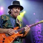 Carlos Santana dice que «felicita y celebra el éxito de Bad Bunny»