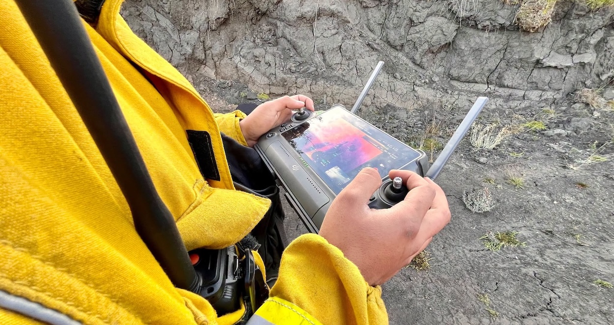 Incendios forestales mantienen desplegados a los bomberos